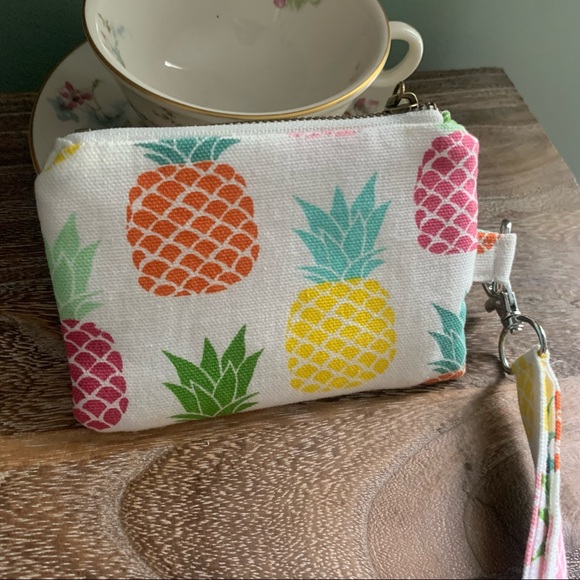 Pineapple ID Wallet with Breakaway Lanyard - Picture 4 of 9